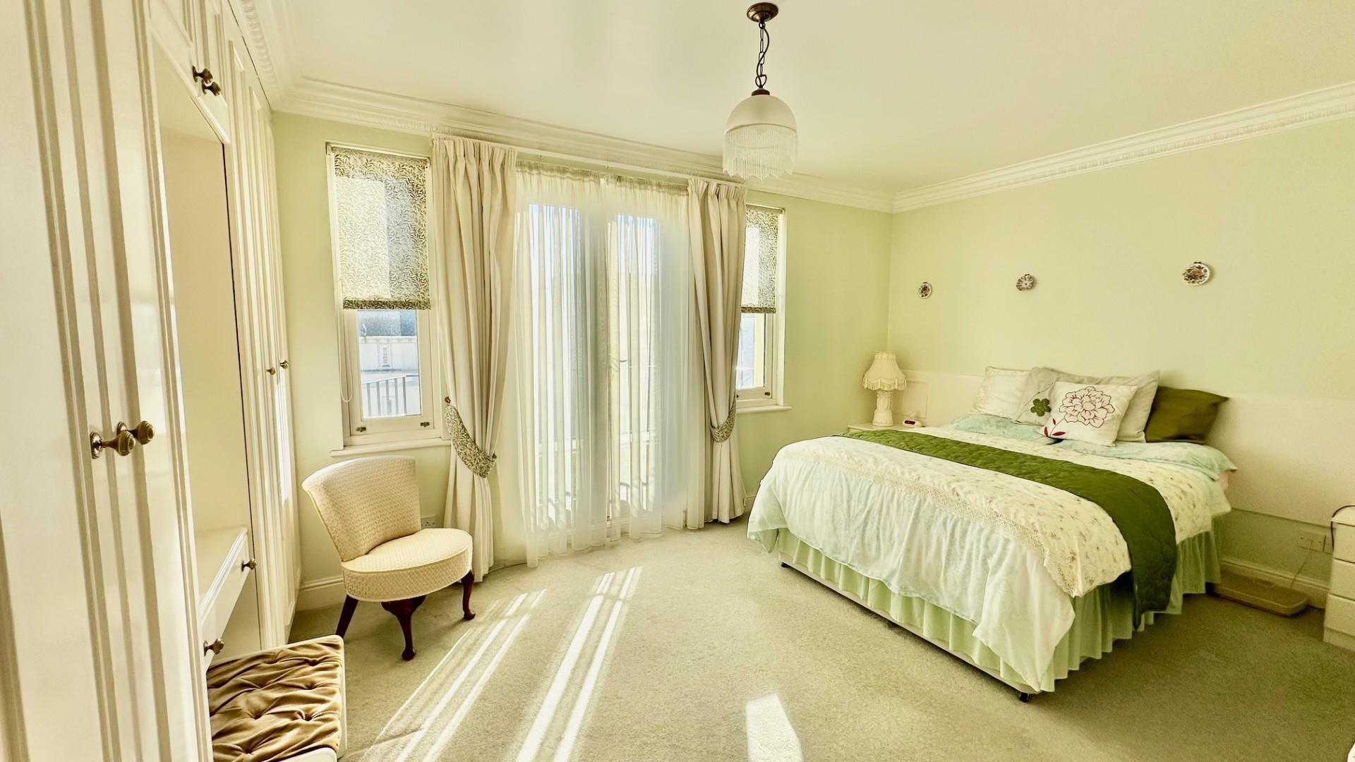 3 bed property in Devonshire Place, Eastbourne